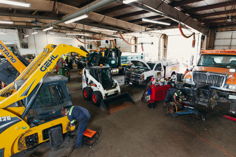 Commercial Trucking & Equipment Repair Services Helm Truck & Equipment